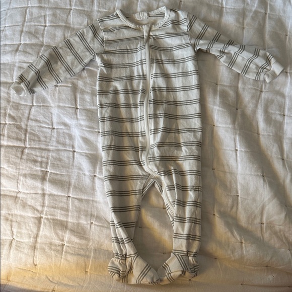 8 piece 9mo. Cozy Baby Boy Clothes (030) - Picture 12 of 16